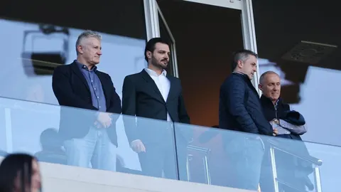 Davor Šuker i dužnosnici kluba na tribini Opus Arene u Osijeku.