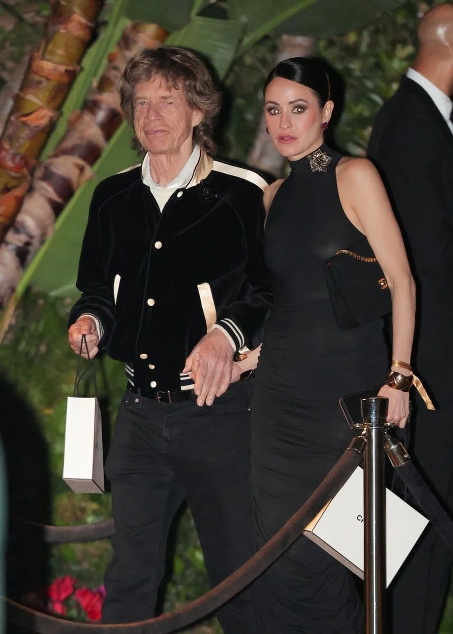 Melanie Hamrick u crnoj haljini pored Micka Jaggera.