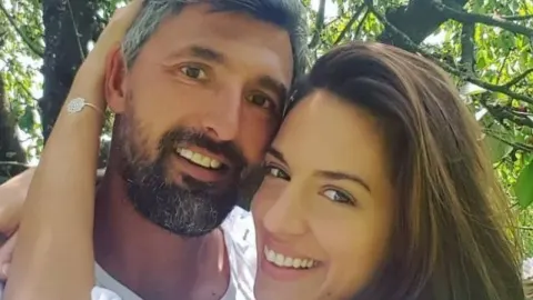 Nasmijani Goran Ivanišević i Nives Ivanišević u krupnom planu